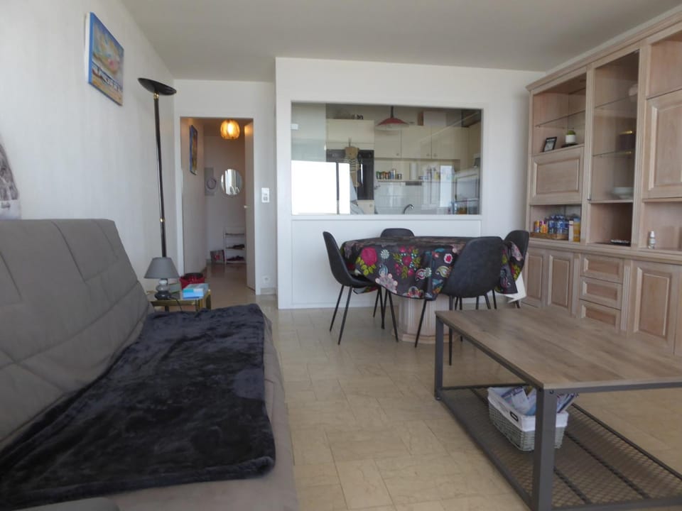 Face à l'Océan, Terrasse, Garage, 2 Chambres - Thalasso à Proximité - FR-1-325-10 Apartment in Château-d'Olonne