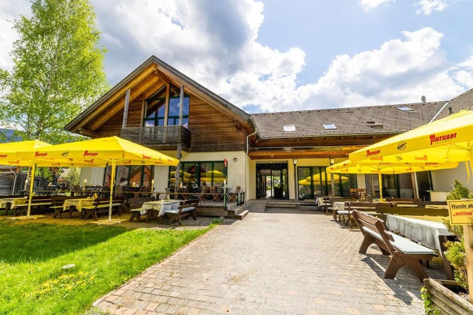 Restaurant/places to eat, Balcony/Terrace