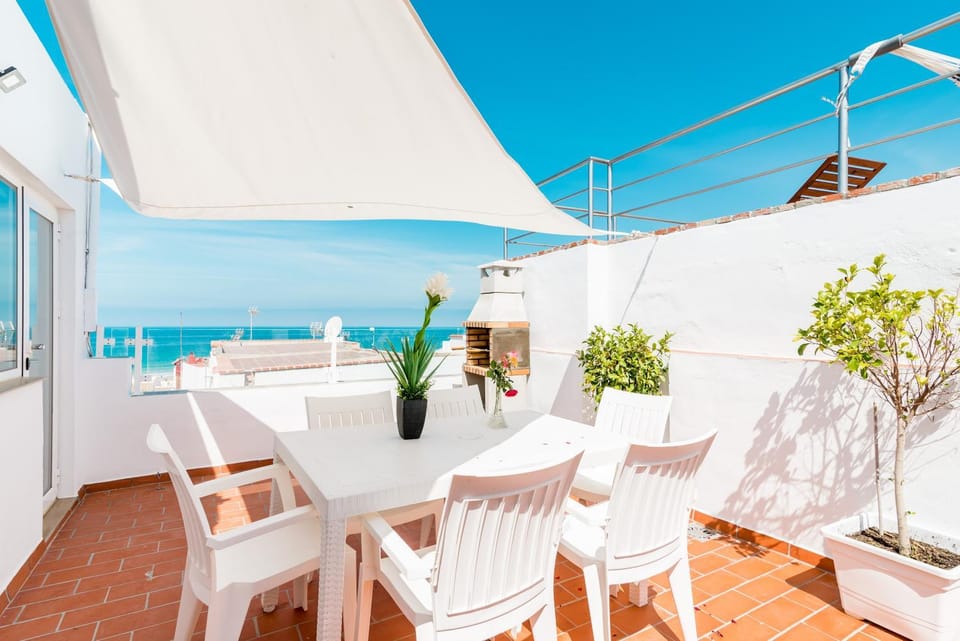 Property building, Balcony/Terrace, Living room
