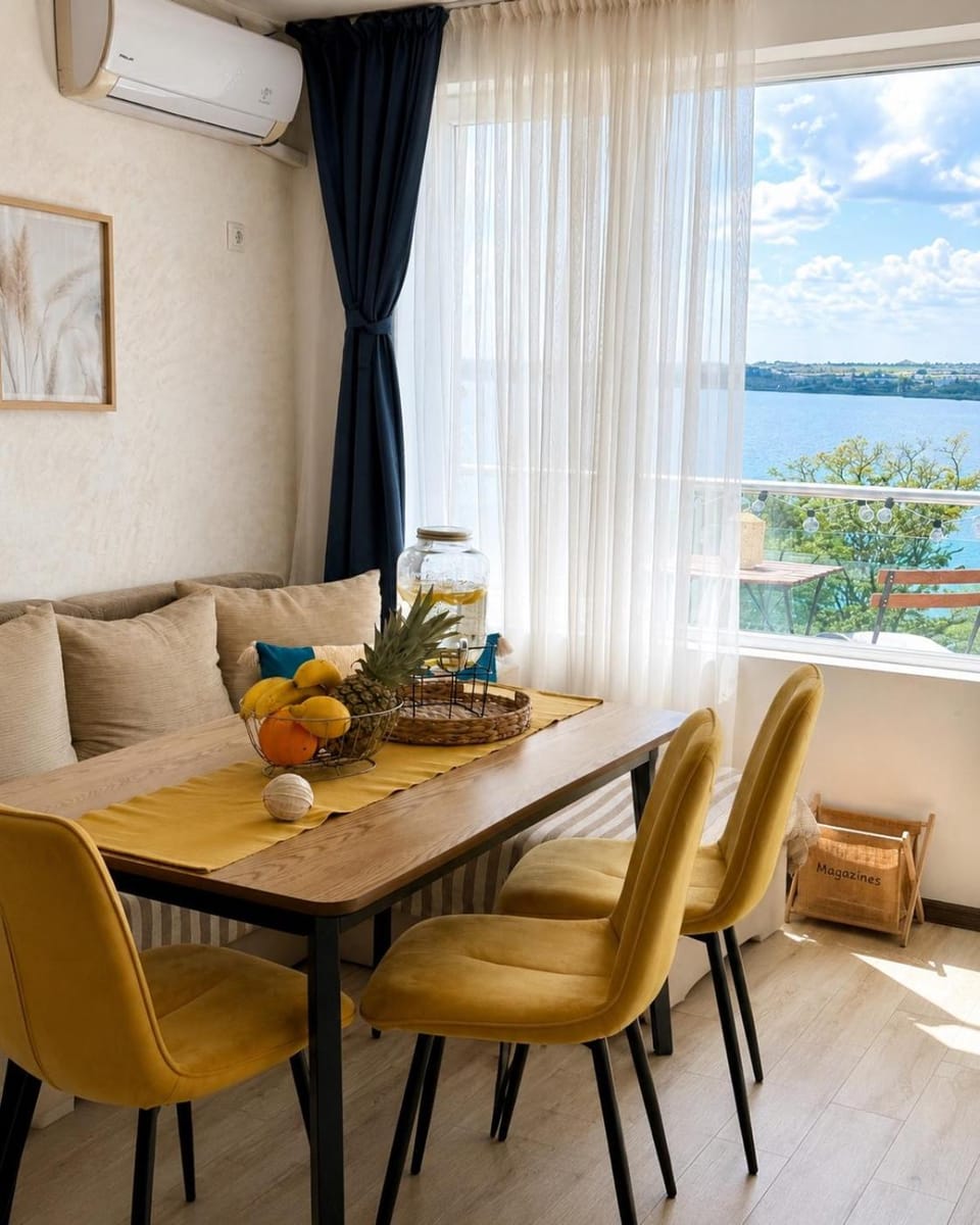 Natural landscape, View (from property/room), Balcony/Terrace, Living room, Seating area, Dining area, Sea view