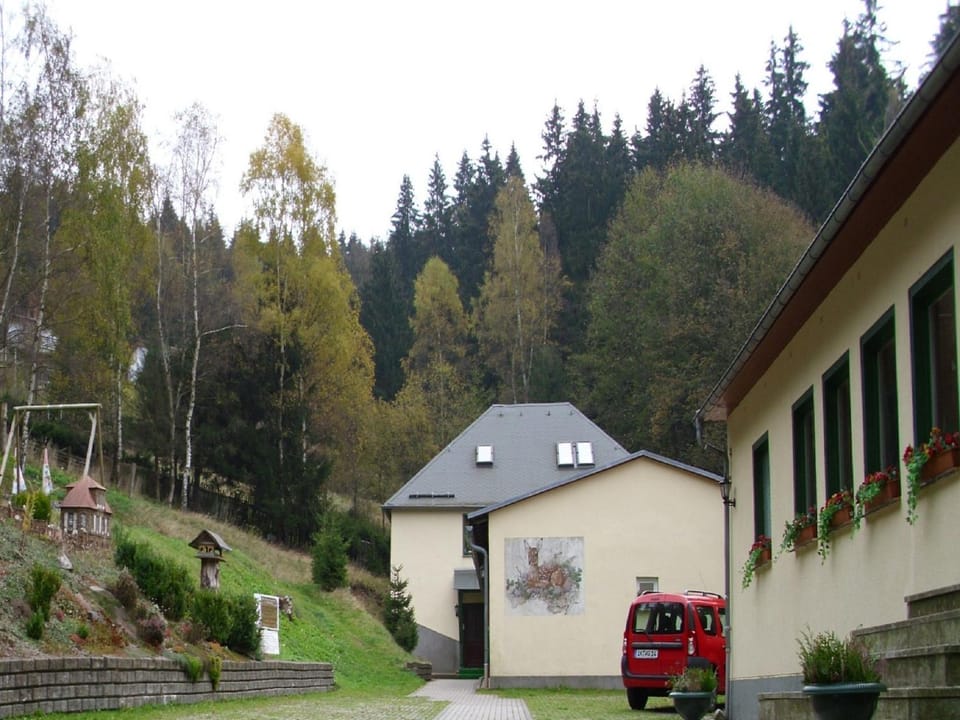 Facade/entrance, Spring