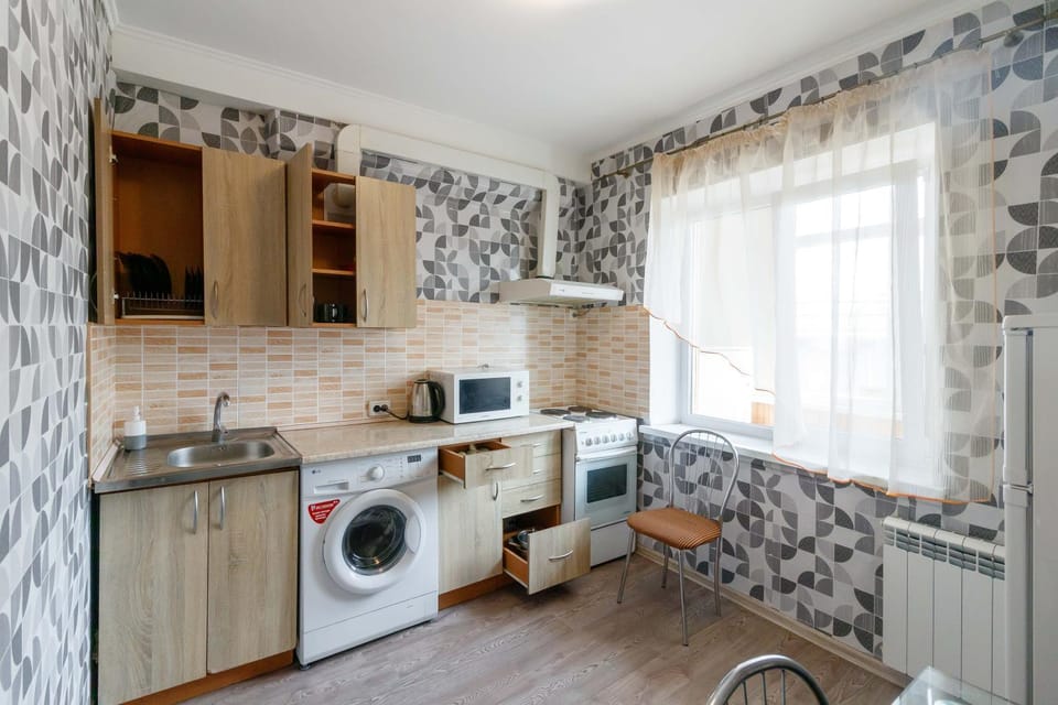 Dining area, minibar, stove, washing machine, kitchen