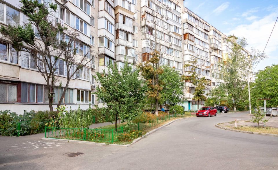 Property building, Neighbourhood
