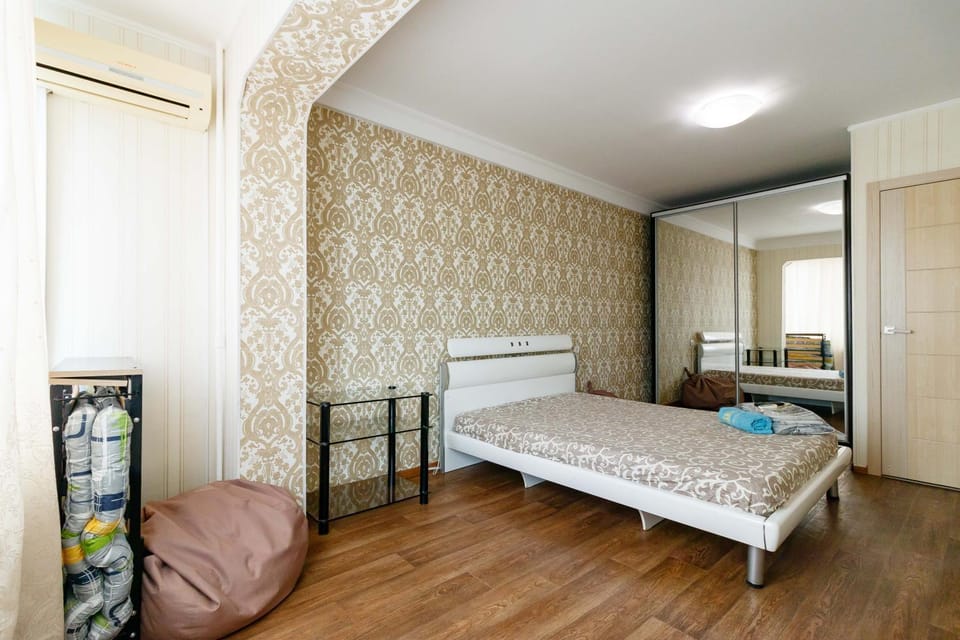 Bed, TV and multimedia, Living room, Bedroom, towels, towels, wardrobe, air conditioner