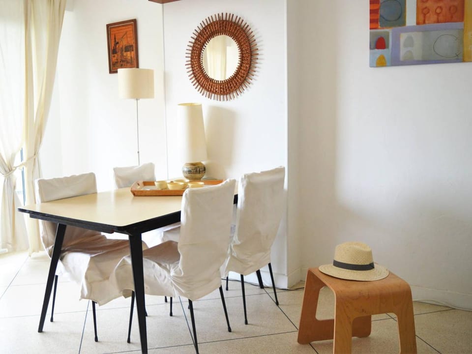Appartement T2 avec Parking au Lavandou, Pieds dans l'Eau - FR-1-251-210 Apartment in Le Lavandou