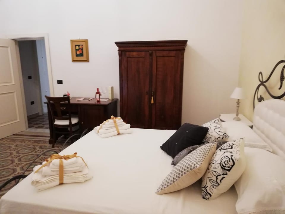 Bed, Photo of the whole room