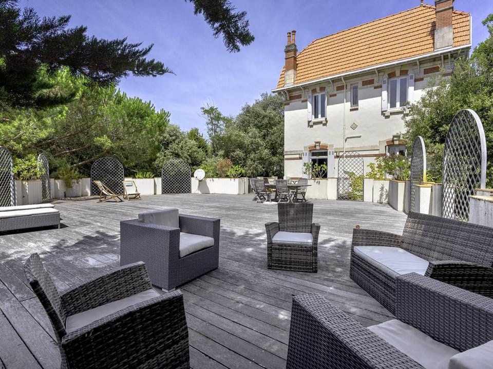 Villa Familiale près du Moulleau et Plage des Arbousiers avec Grand Jardin et Terrasse - FR-1-433-18 Villa in Arcachon