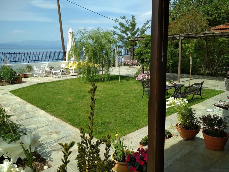Garden, Balcony/Terrace, Decorative detail, Garden view, Sea view, Street view