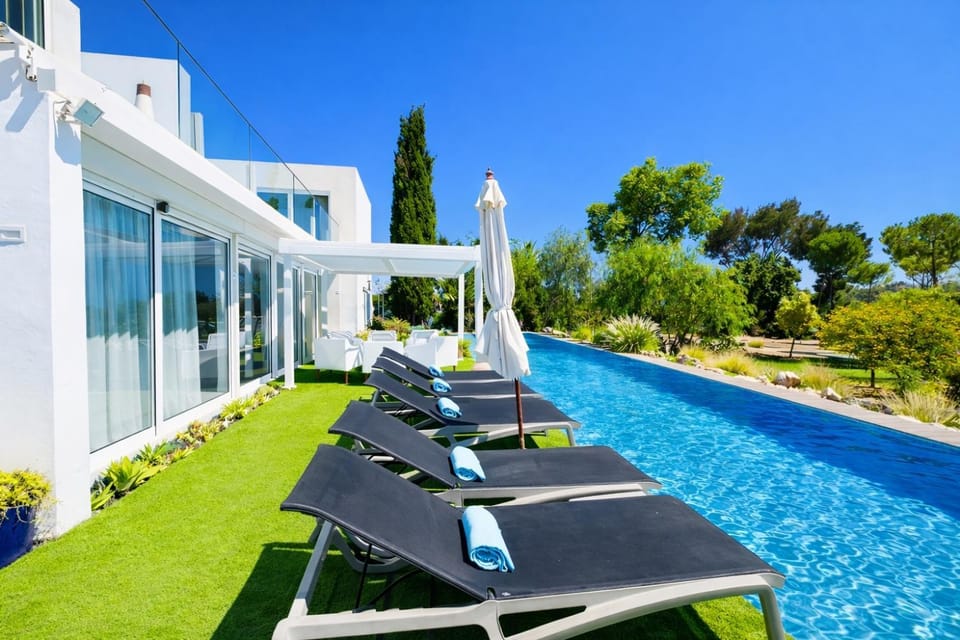 Spring, Day, Natural landscape, Garden, Garden view, Pool view, Swimming pool, sunbed