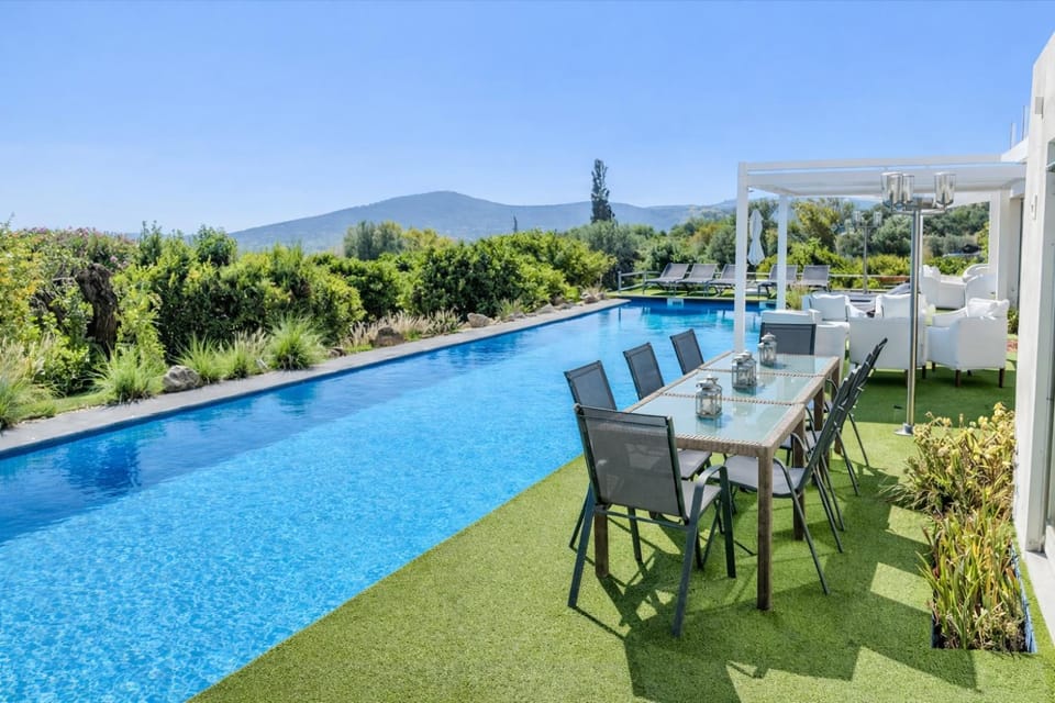 Spring, Day, Natural landscape, Garden, Garden view, Mountain view, Pool view, Swimming pool, sunbed