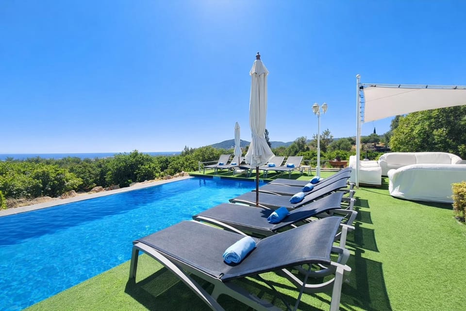 Day, Natural landscape, Pool view, Sea view, Swimming pool, sunbed