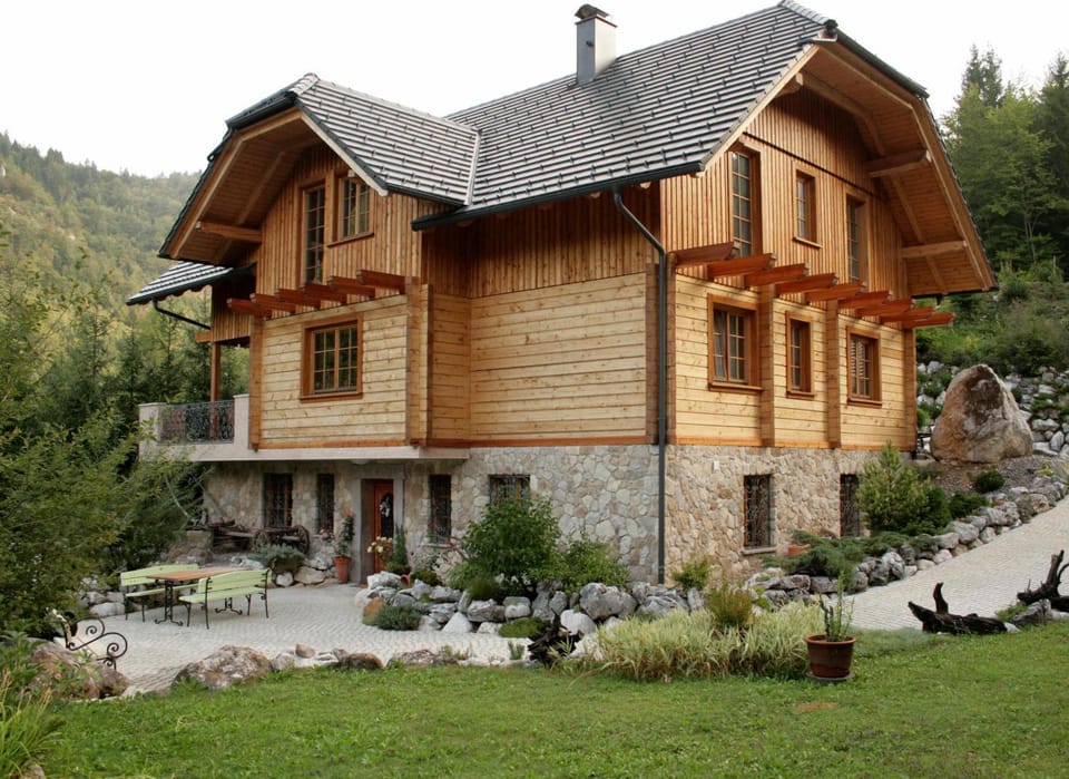 Property building, Spring, Day, Natural landscape, Garden, Garden view