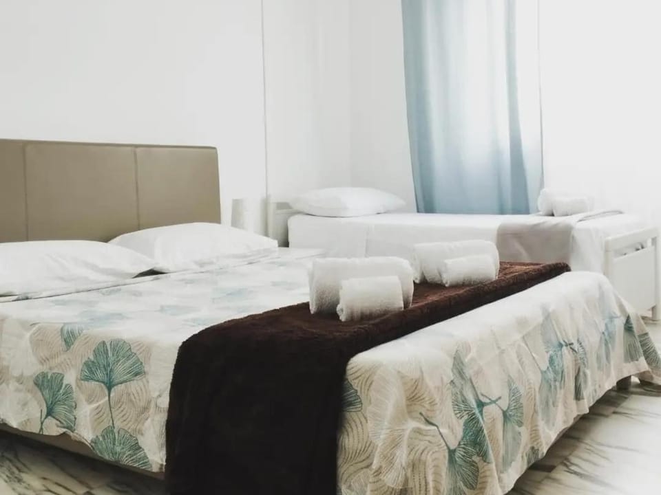 Bed, Photo of the whole room, Bedroom, Guests, children, young children, older children, air conditioner