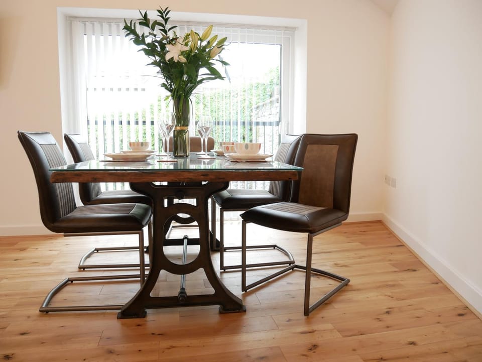 Seating area, Dining area