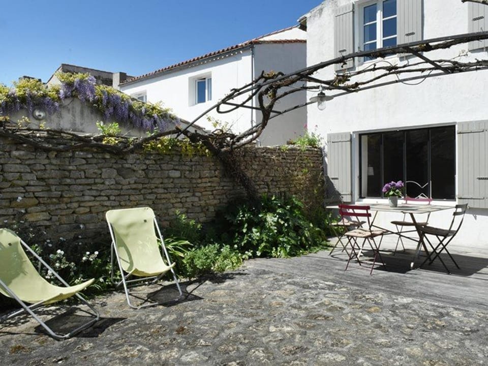 Charmante maison avec cour ensoleillée, espace pour vélos, Wi-Fi et cuisine équipée aux Portes-en-Ré - FR-1-434-17 House in Nouvelle-Aquitaine