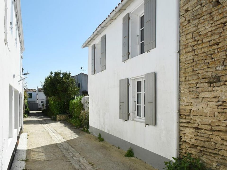 Charmante maison avec cour ensoleillée, espace pour vélos, Wi-Fi et cuisine équipée aux Portes-en-Ré - FR-1-434-17 House in Nouvelle-Aquitaine
