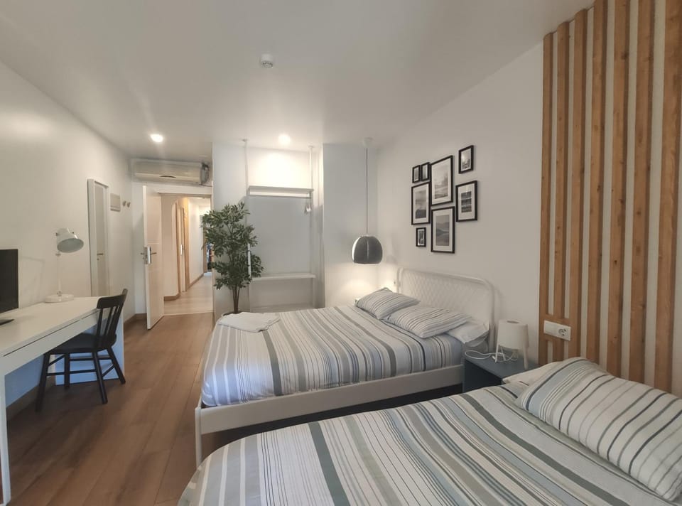 Bed, Photo of the whole room, Decorative detail, Bedroom
