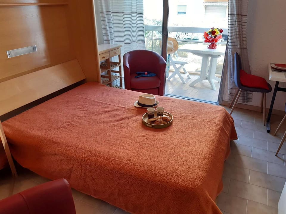 Studio cosy à 500m du port de Fréjus, proche plage et commerces - FR-1-226A-356 Apartment in Fréjus