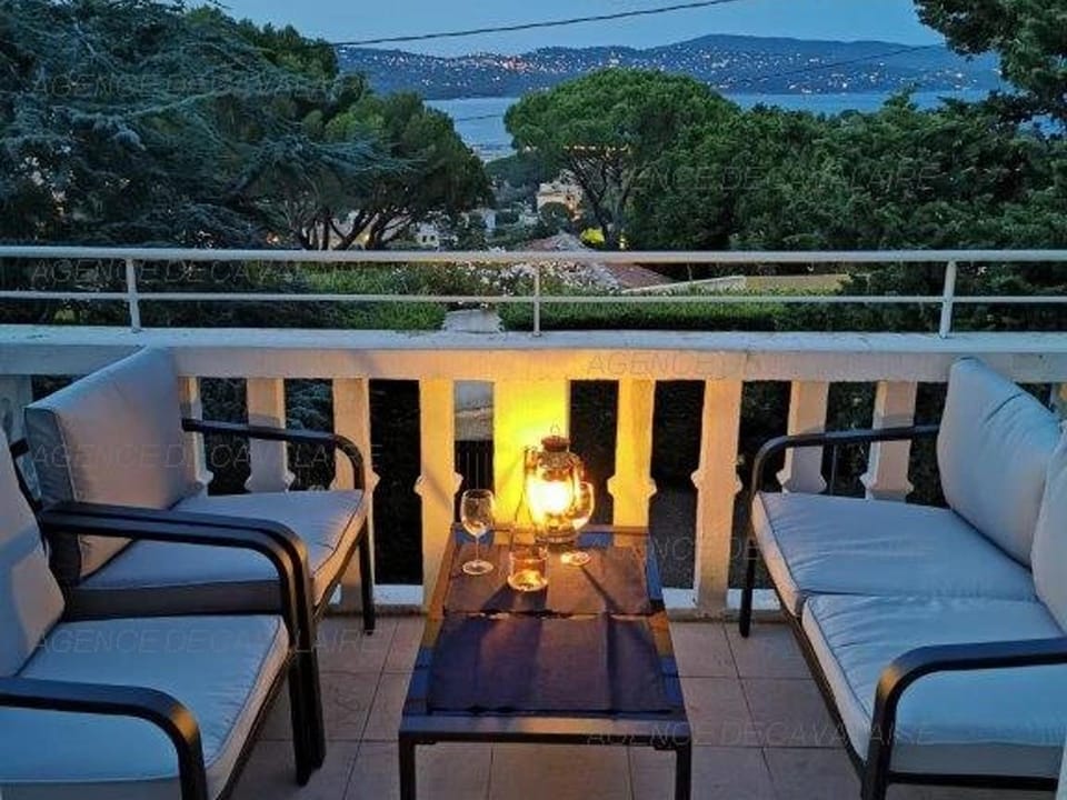 Appartement T3 75m², 2 terrasses avec accès direct aux calanques, WIFI, parking privatif - FR-1-100-147 Apartment in Cavalaire-sur-Mer