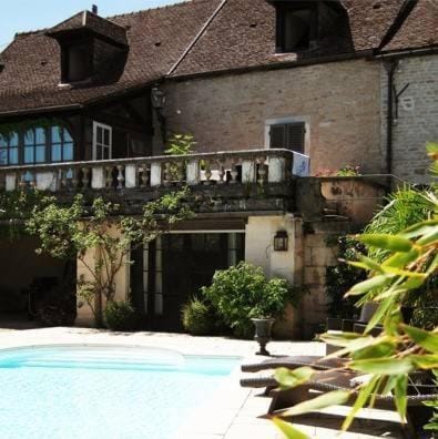 Property building, Garden, Swimming pool