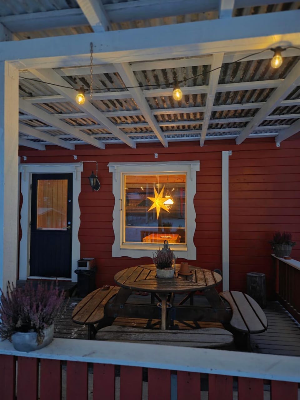 Property building, Restaurant/places to eat, Seating area