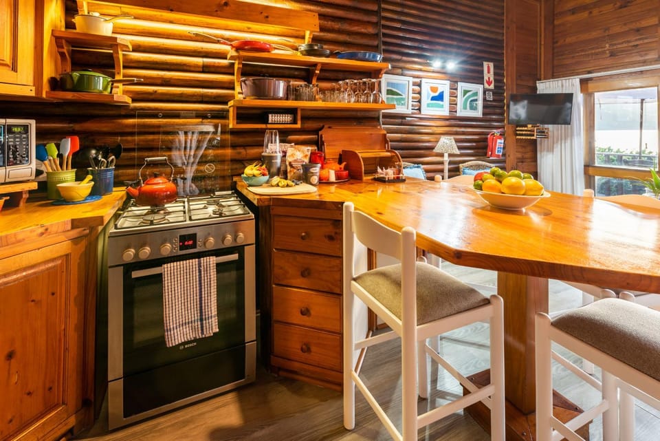 Kitchen or kitchenette, Dining area, oven, stove