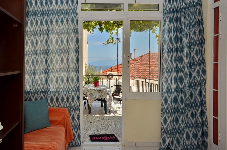 Facade/entrance, Balcony/Terrace