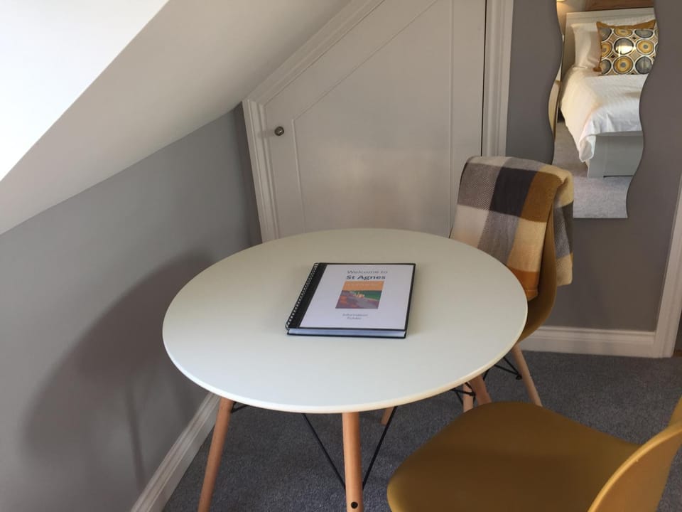 Dining area, Bedroom
