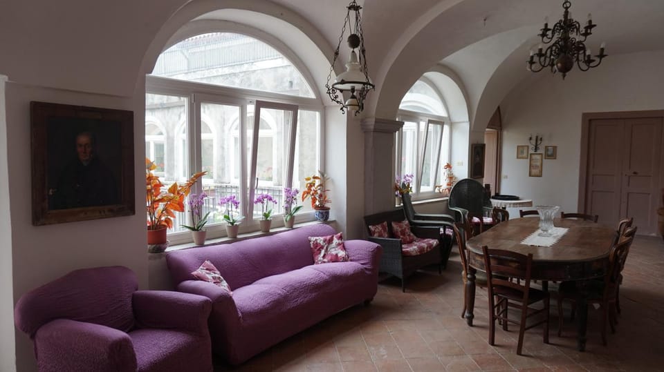 Communal lounge/ TV room