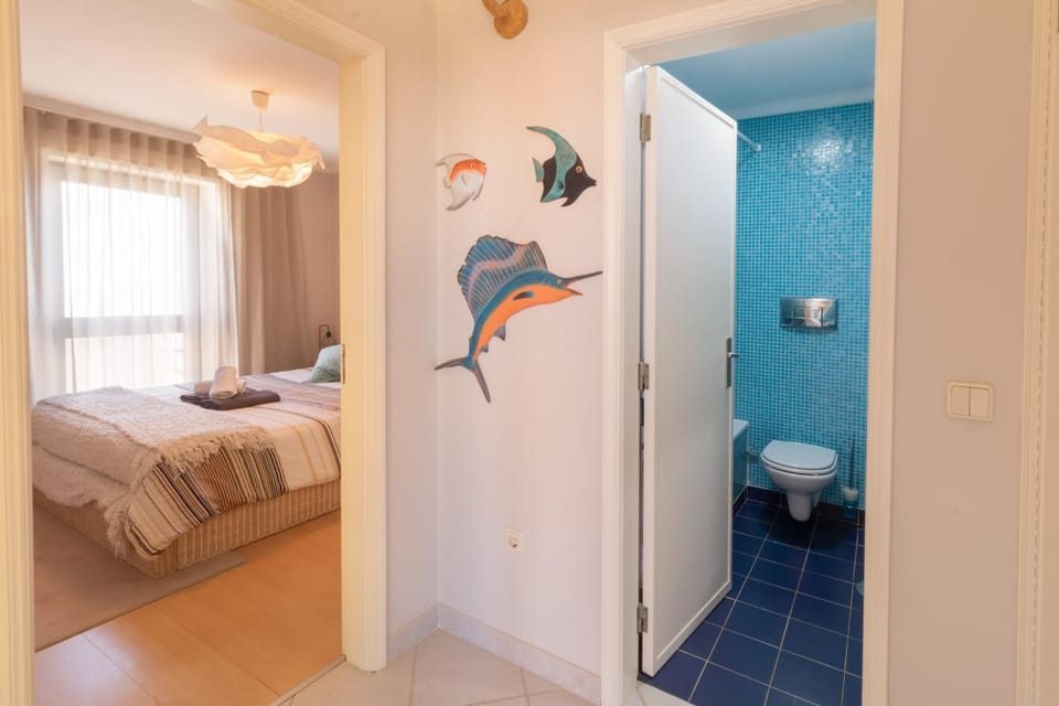 Shower, Toilet, Bed, Bathroom, Photo of the whole room, Bedroom