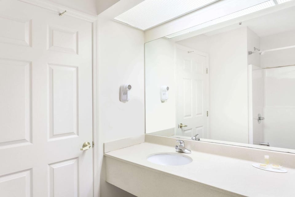Bathroom, Photo of the whole room, On site