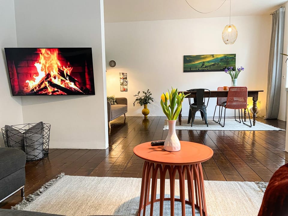 TV and multimedia, Living room, Seating area