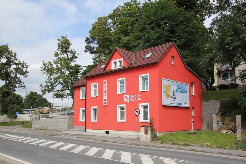 Property building, Facade/entrance, Day