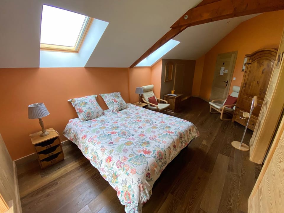 Bed, Photo of the whole room