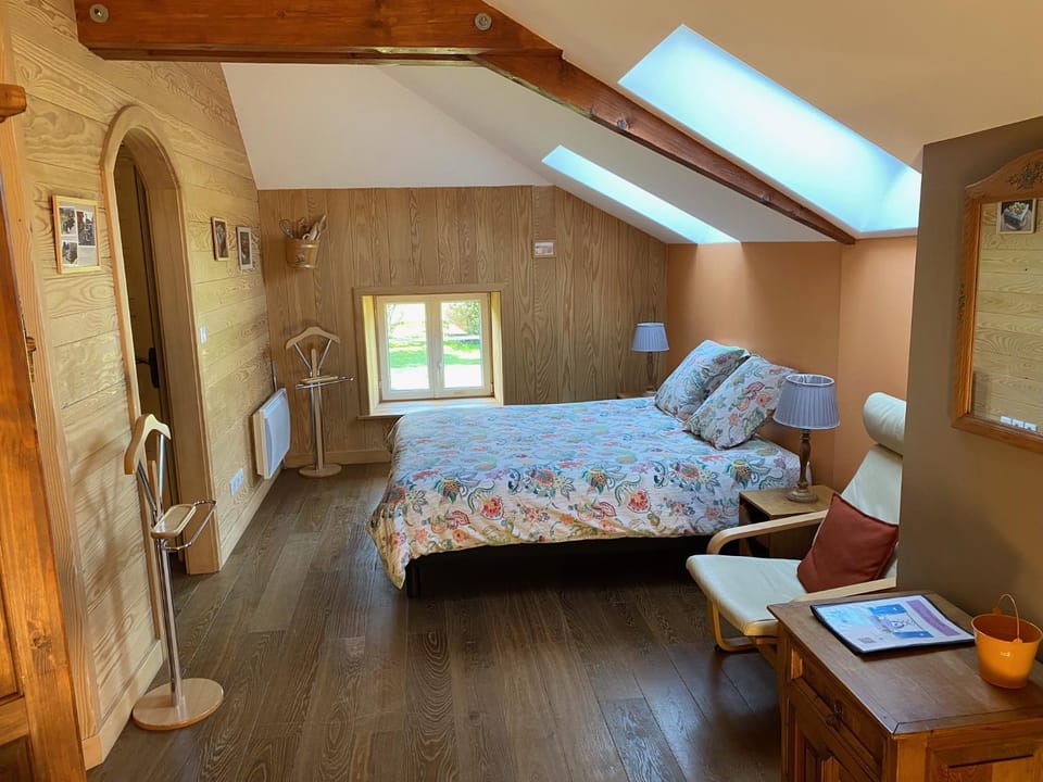 Bed, Photo of the whole room