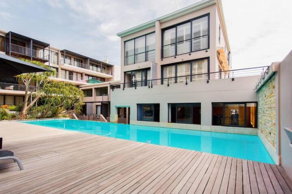 Pool view, Swimming pool, sunbed