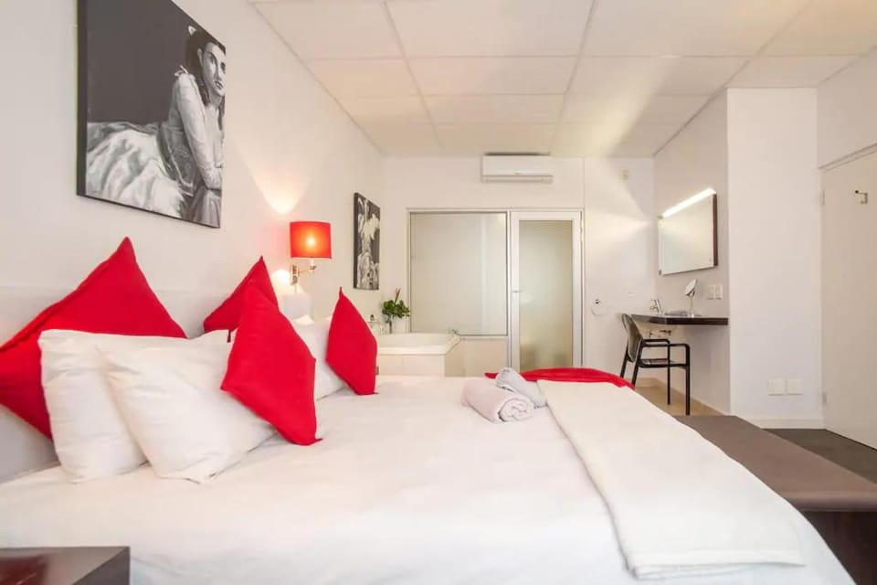 Bathroom, Photo of the whole room, Bedroom