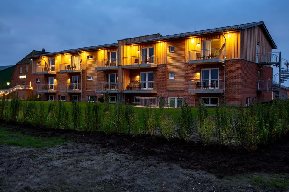 Facade/entrance, Balcony/Terrace