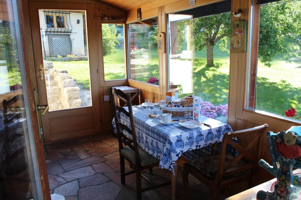 Dining area, Garden view, Mountain view