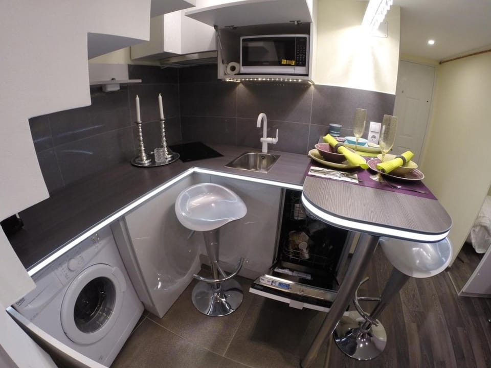 Kitchen or kitchenette