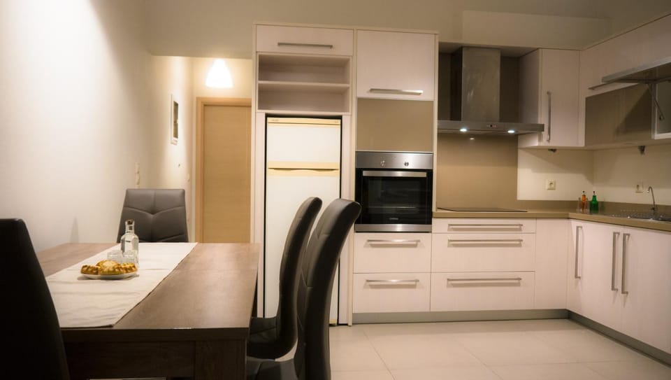 Coffee/tea facilities, Kitchen or kitchenette, Dining area, On site