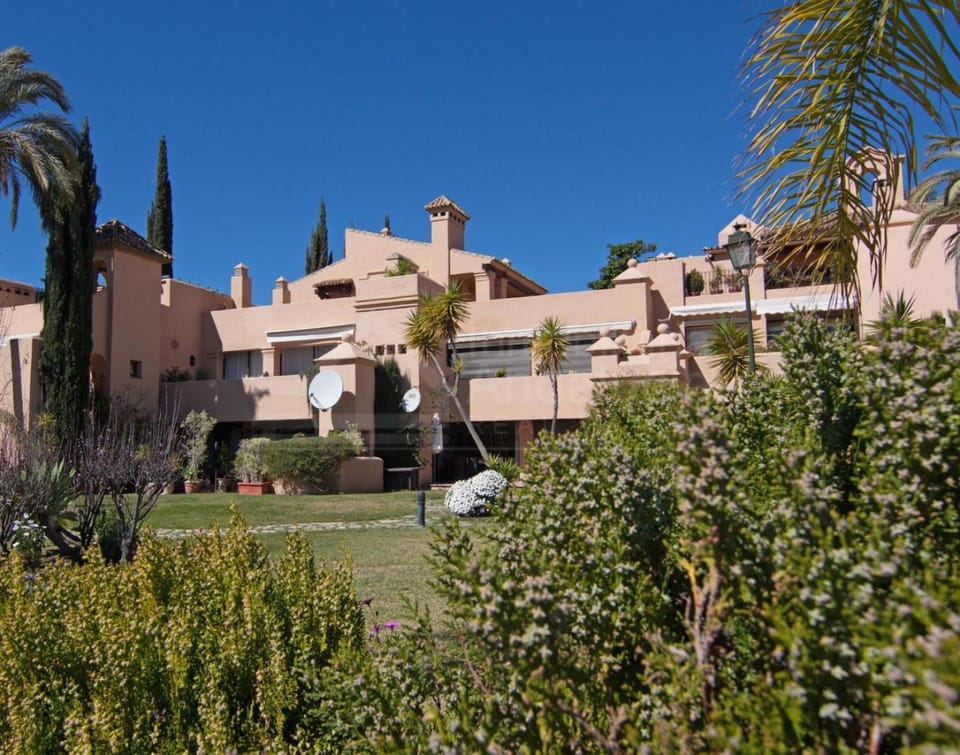 MARBELLA LUXUEUX DUPLEX 3 CH.- 3 BAINS - 155 M² + 100 M² TERRASSES Apartment in Costa del Sol