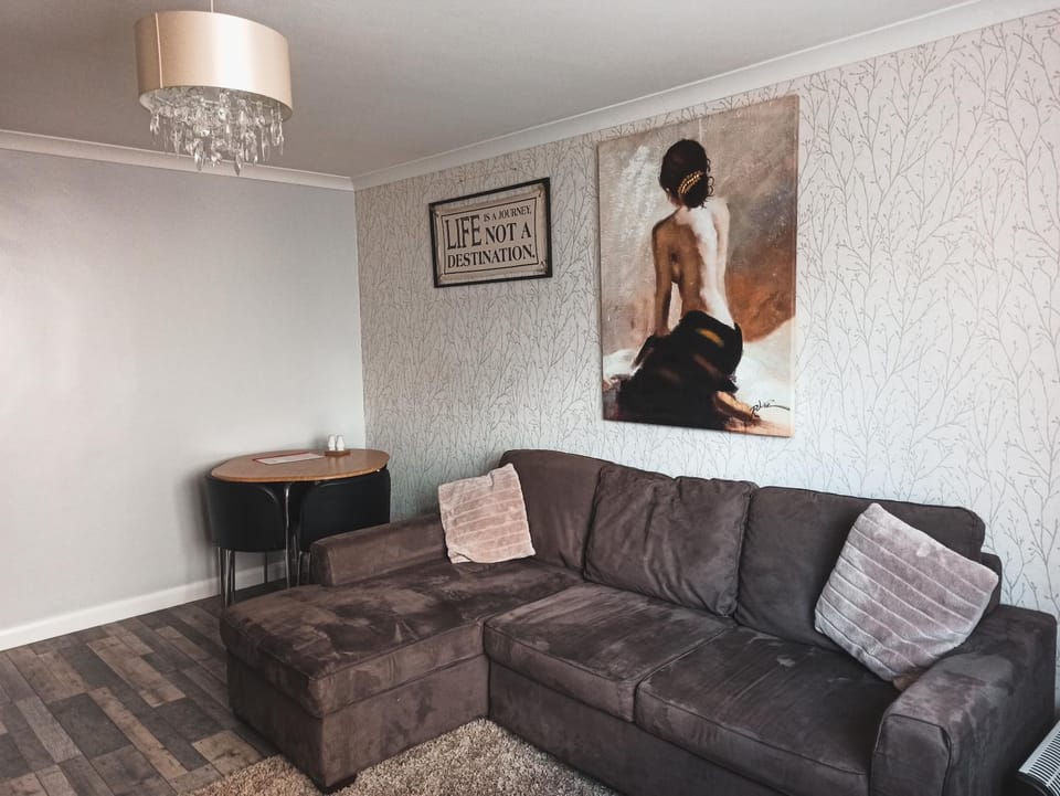 Esplanade Court Apartment with communal seasonal heated pool Apartment in Paignton