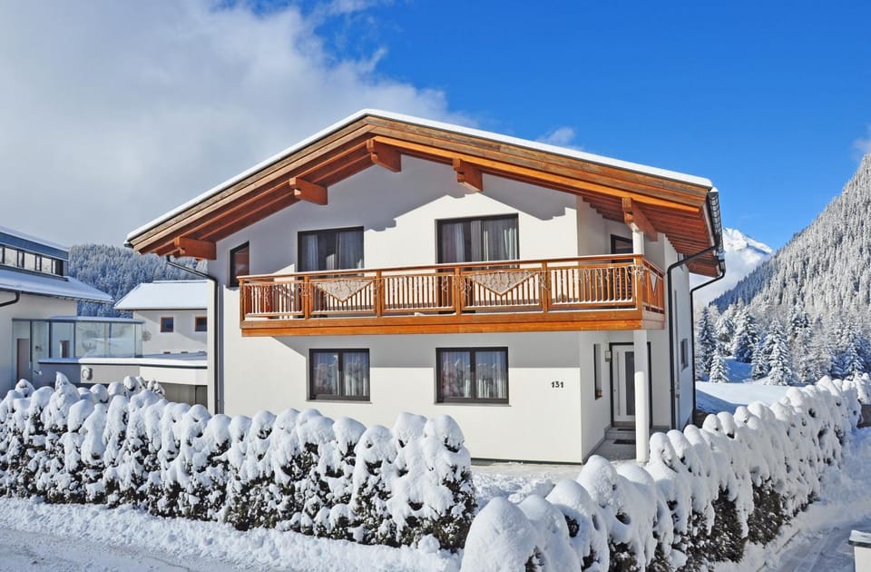 Facade/entrance, Winter, Garden, Balcony/Terrace