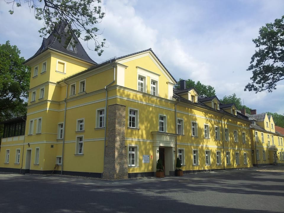Property building, Facade/entrance, Bird's eye view