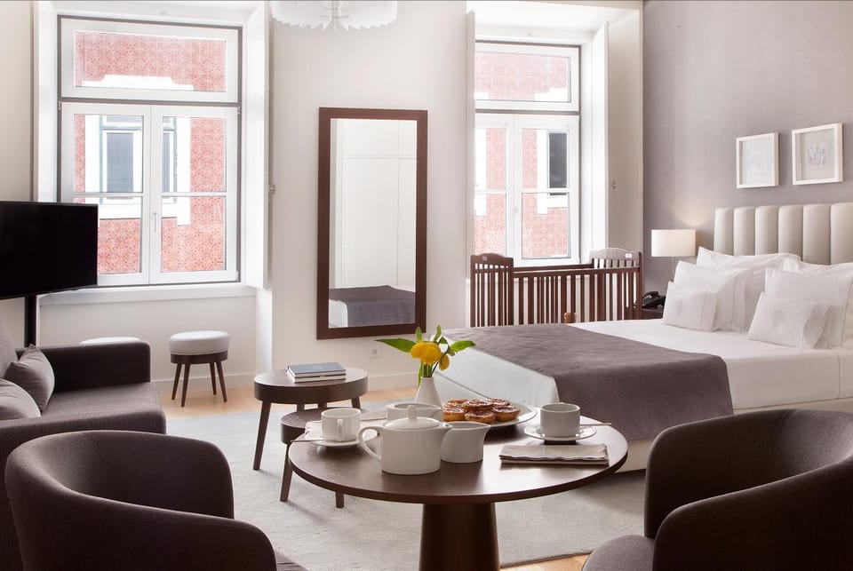 Bed, Other, Decorative detail, Seating area