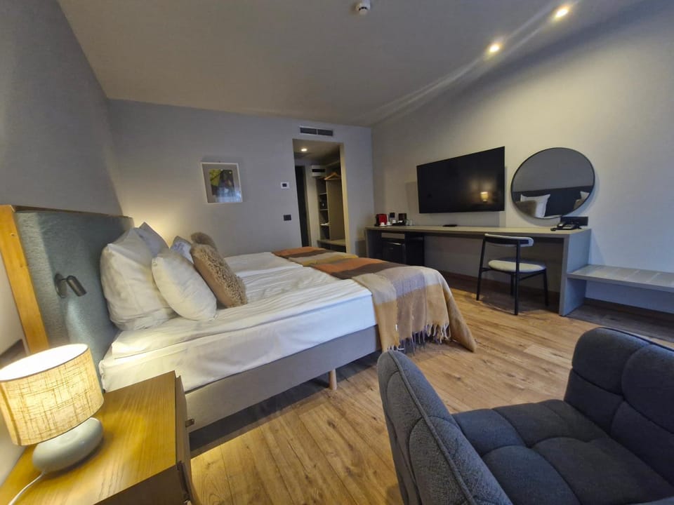 Photo of the whole room, Bedroom