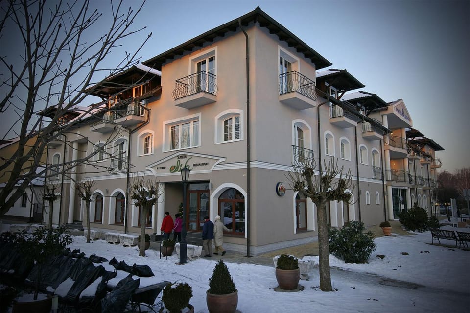 Property building, Facade/entrance