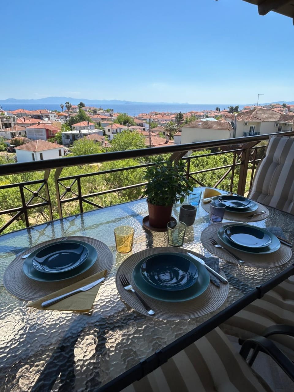 View (from property/room), Balcony/Terrace, City view, Sea view