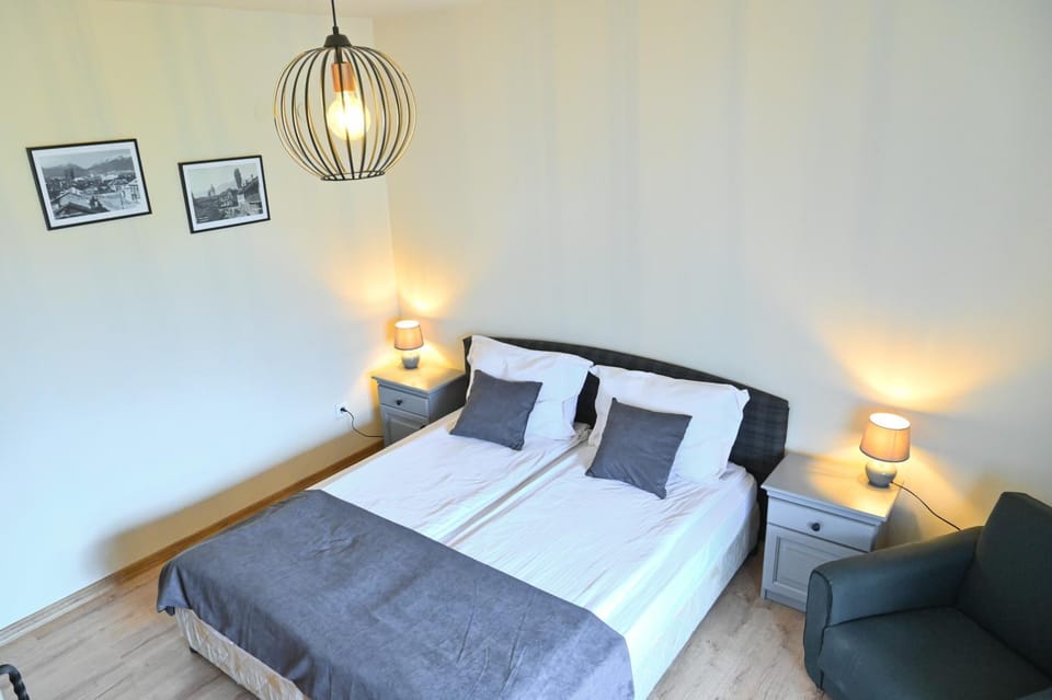 Photo of the whole room, Bedroom